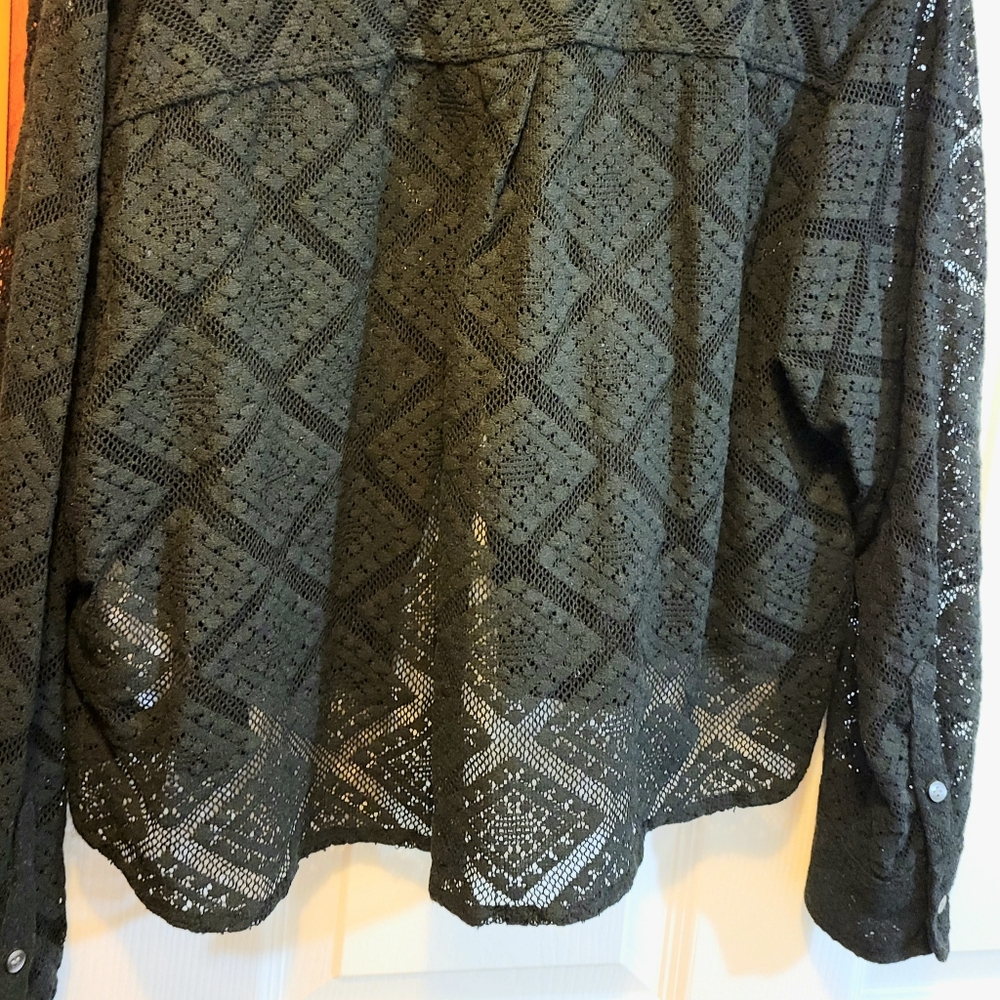 Lightweight linen button up with lace like pattern - Picture 4 of 6